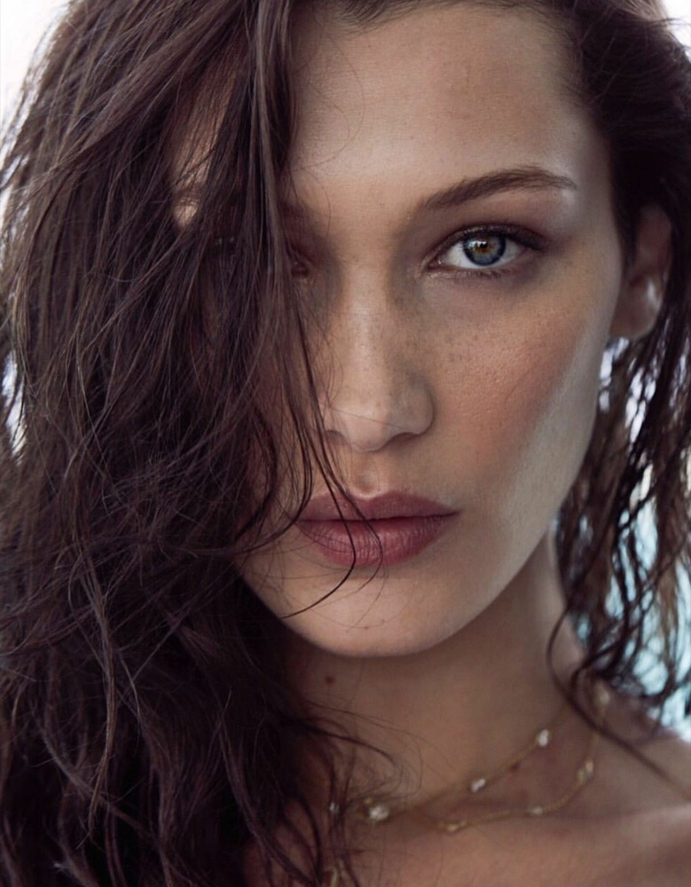 Bella Hadid, Deep Winter color analysis