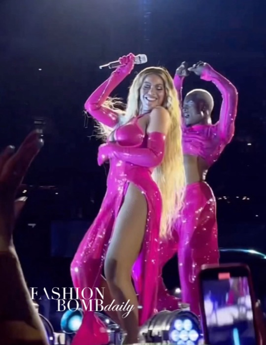 Beyoncé in Hot Pink