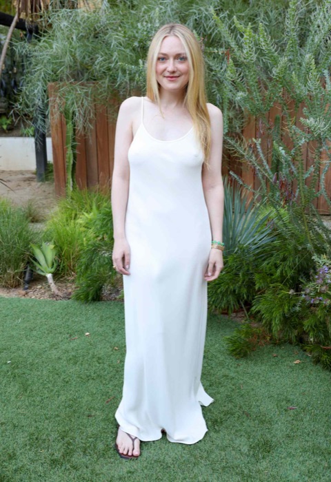 Dakota Fanning wearing Pearl