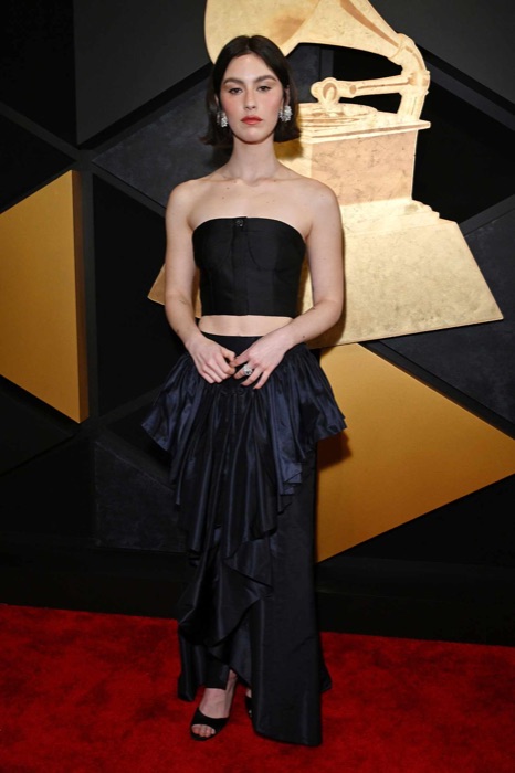Gracie Abrams in Pure Black