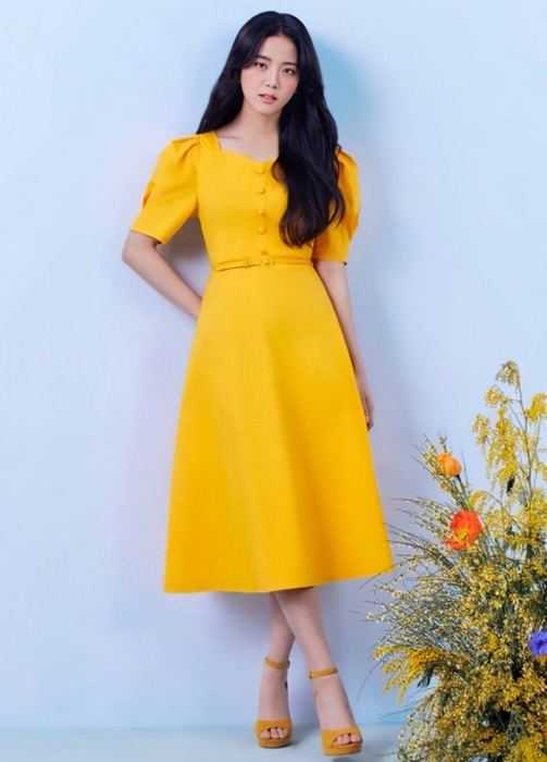 Jisoo in Honey Gold