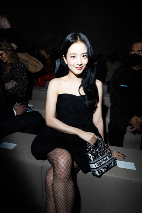 Jisoo wearing True Black
