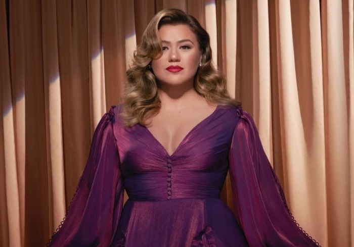 Kelly Clarkson in Plum