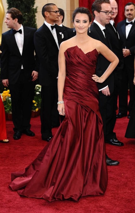 Penélope Cruz wearing Mahogany
