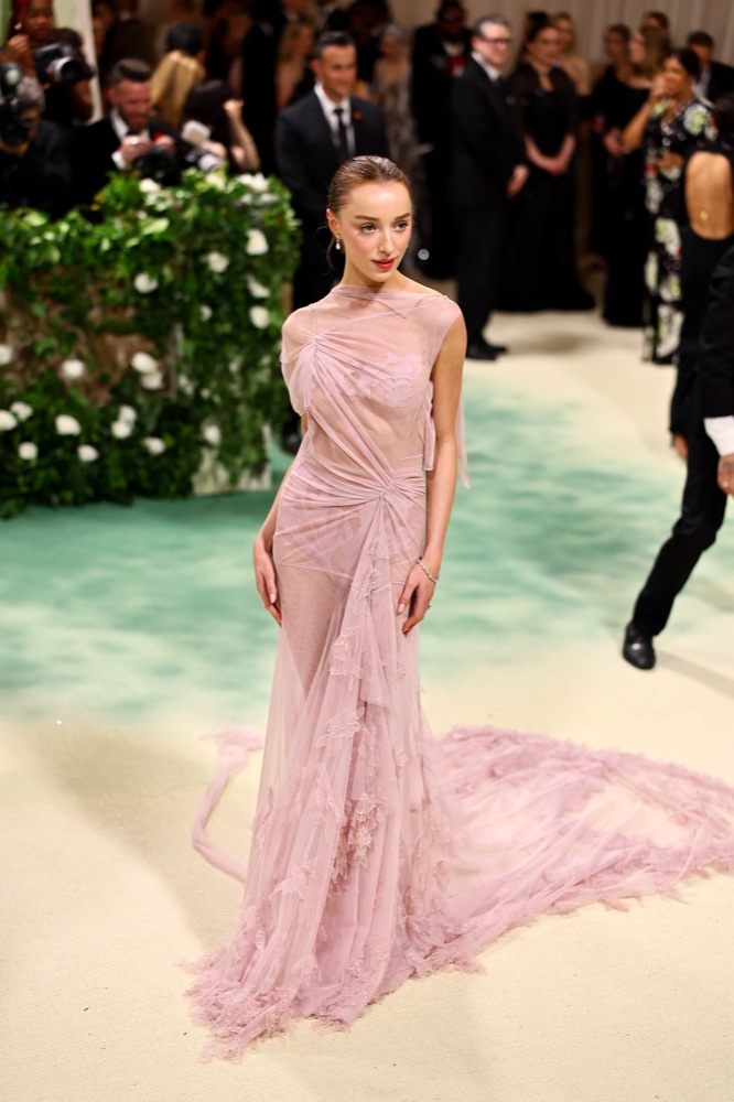 Phoebe Dynevor, Light Spring color analysis